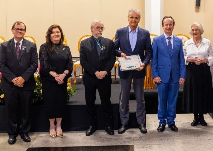 Dr. José Salvador Silva recebe Jubilado de Platina por 70 anos de dedicação à medicina em Minas